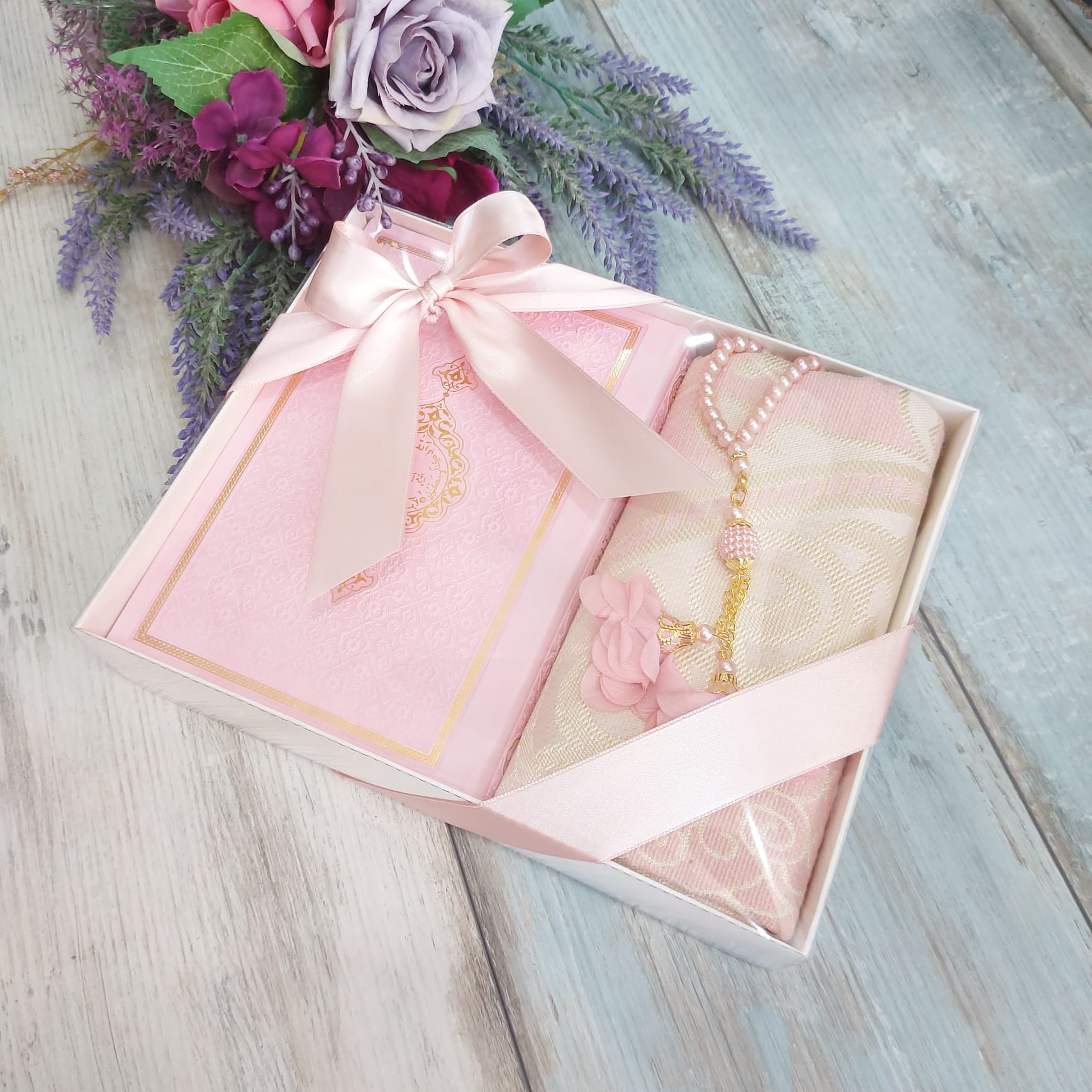 Ibaadah gift set full contents overview - Quran, prayer mat and tasbih with gift box